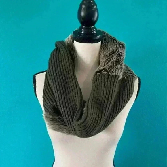 Infinite reversible scarf - Picture 2 of 2